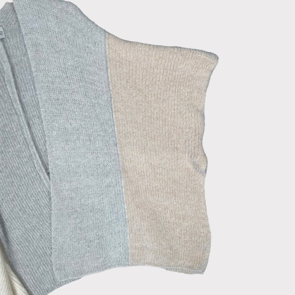 Anthropologie Gray and Cream Poncho - Picture 7 of 13